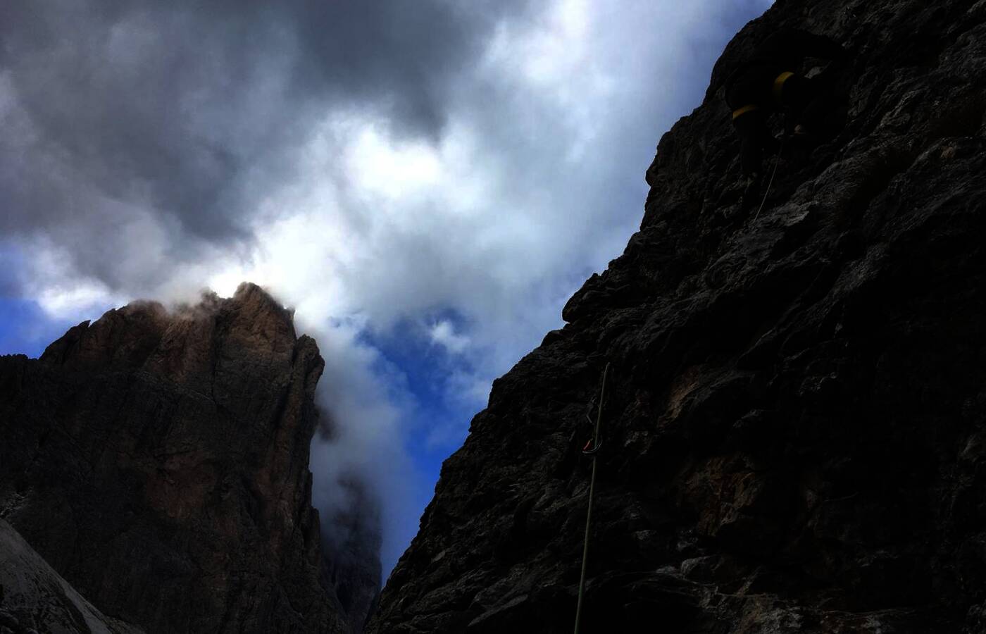 Von der Halle in den Fels