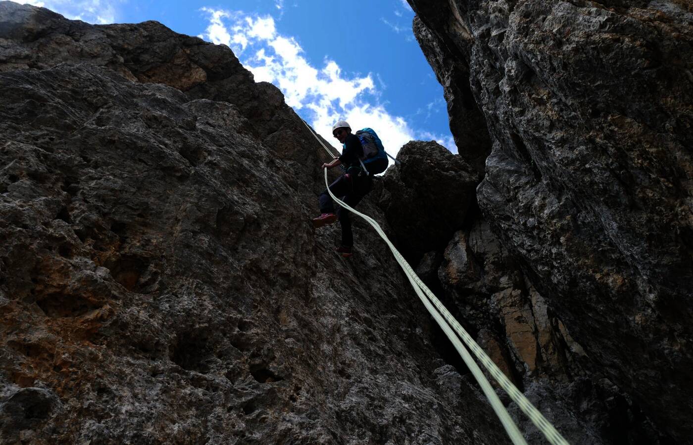 Von der Halle in den Fels