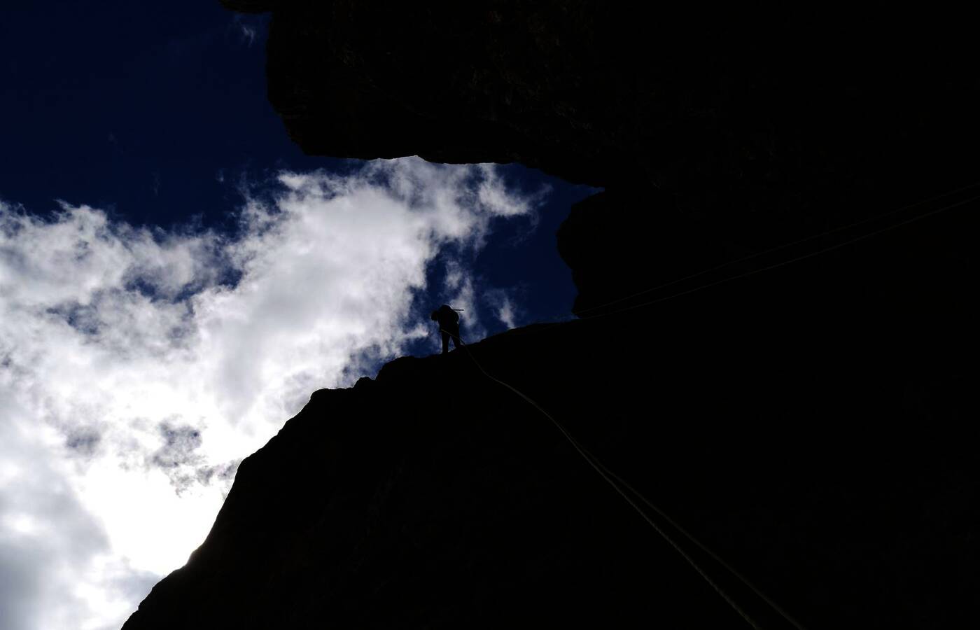 Von der Halle in den Fels