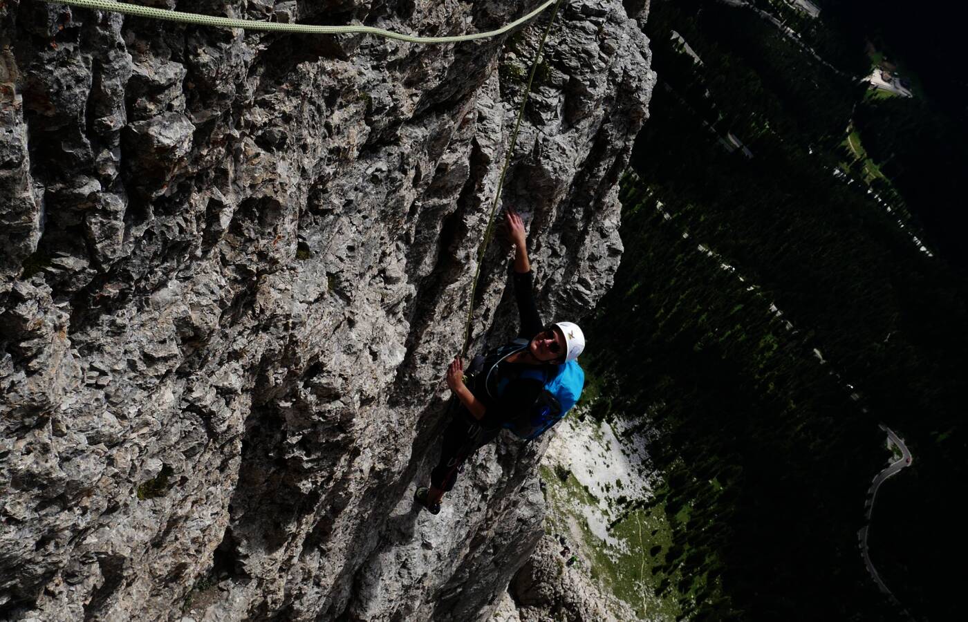 Von der Halle in den Fels