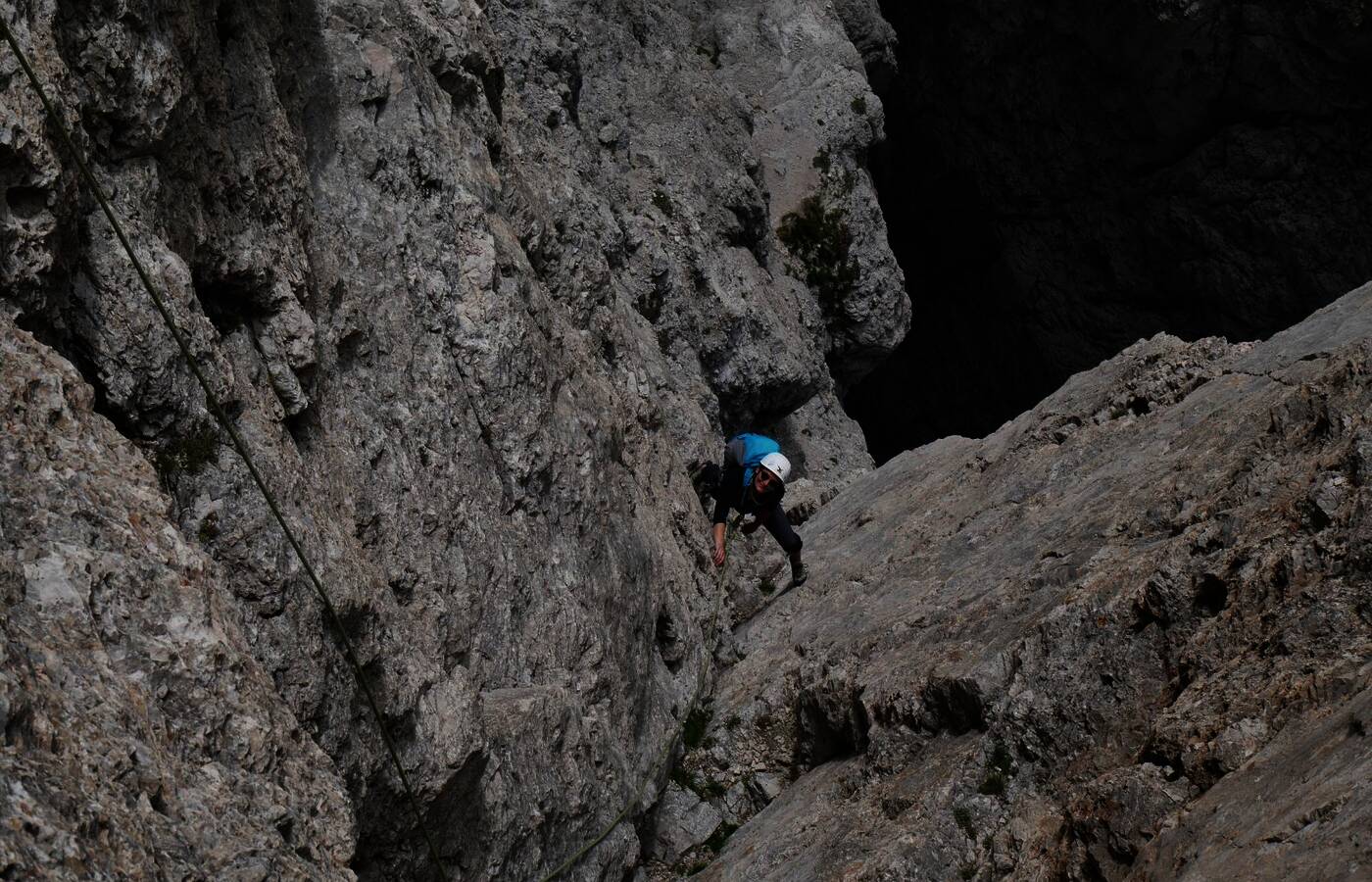 Von der Halle in den Fels